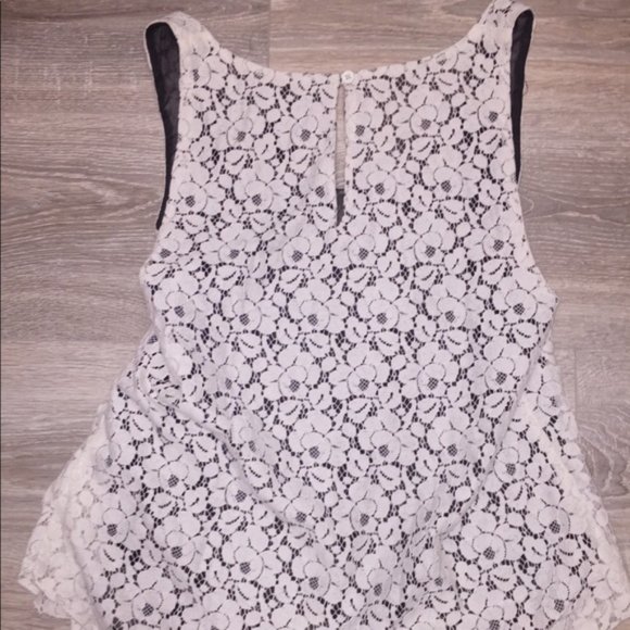 FREE WITH BUNDLE: Aritzia Talula Top - Picture 3 of 4